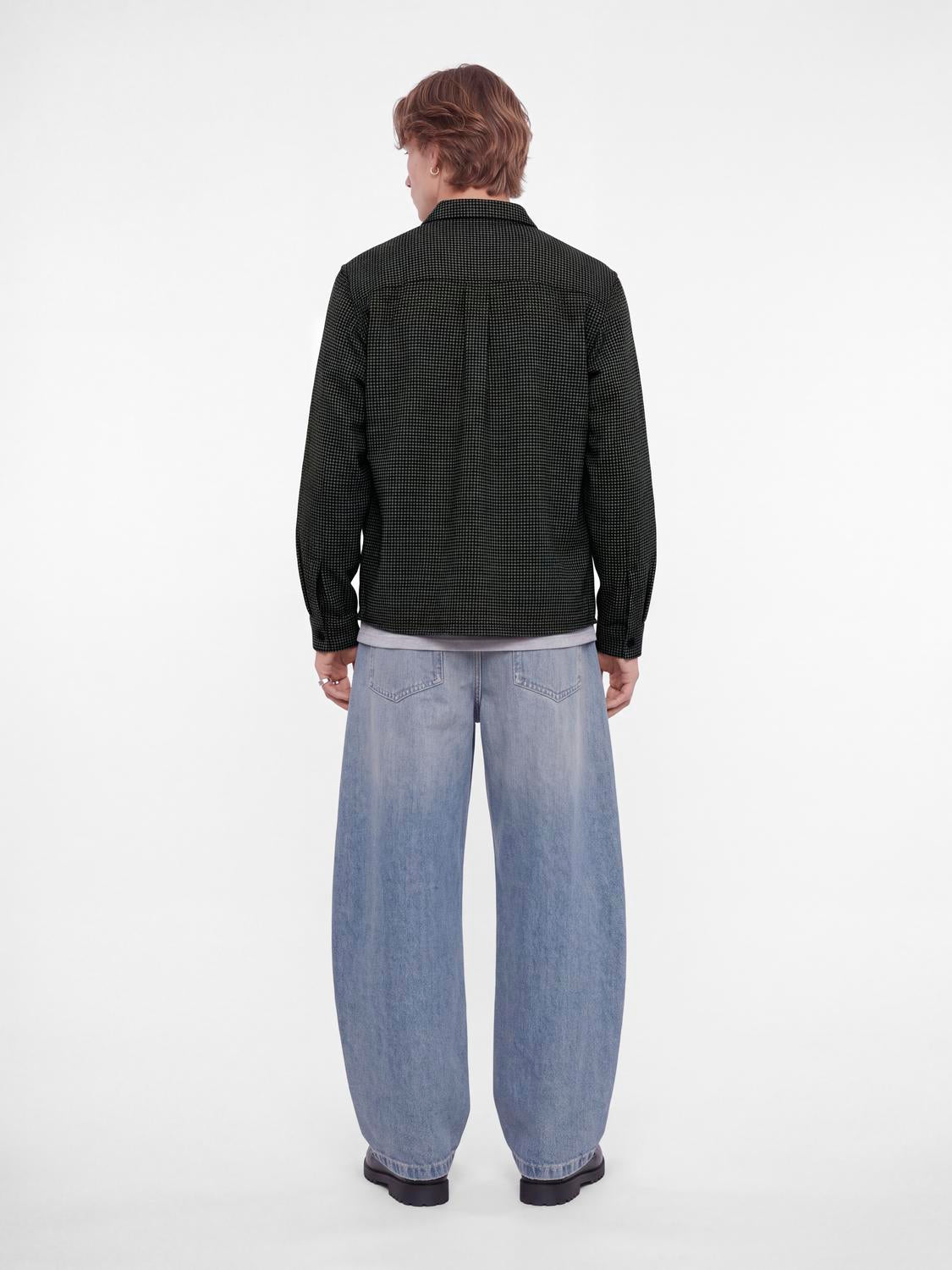 model_shot-back